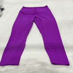 Athleta transcend 7/8 tight leggings size Medium.  Used good condition.